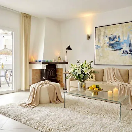 Dom wakacyjny Casa Lavanda - With Sea Views, Private Terrace & Pool Nerja