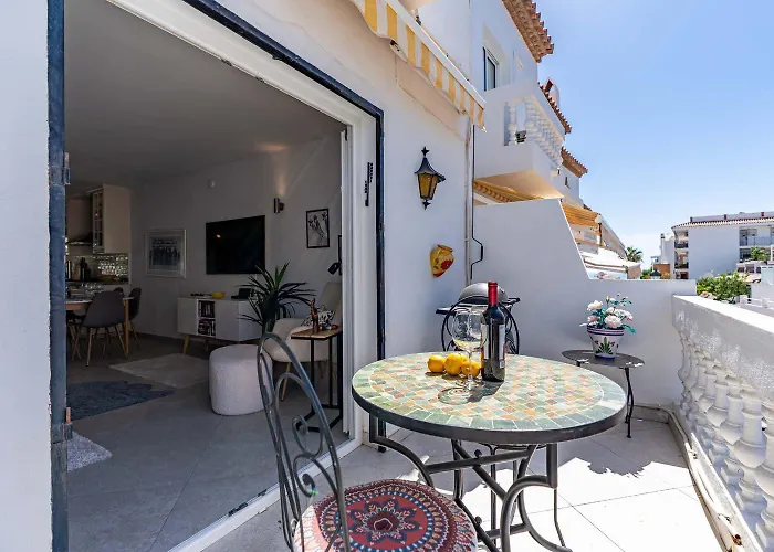 Casa Lavanda - With Sea Views, Private Terrace & Pool * Nerja