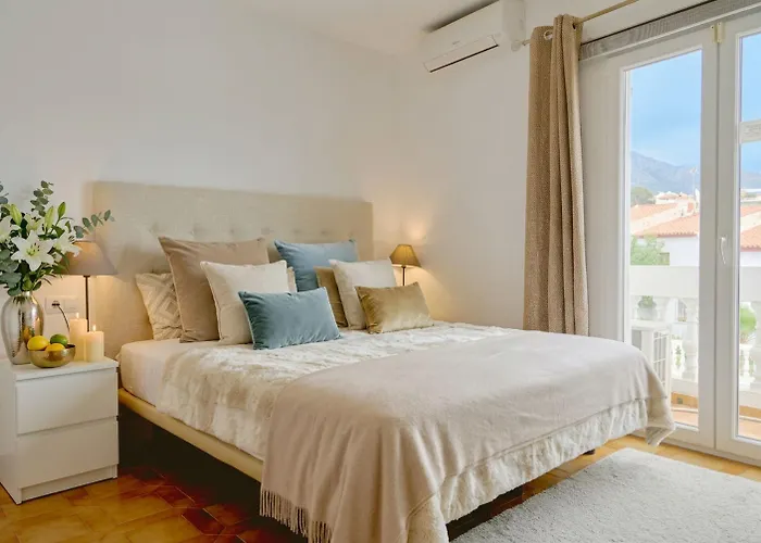 Casa Lavanda - With Sea Views, Private Terrace & Pool Nerja