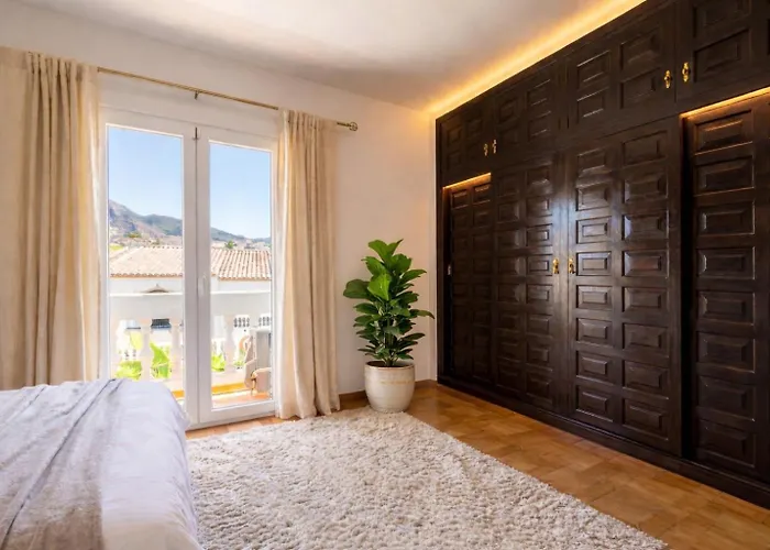 Casa Lavanda - With Sea Views, Private Terrace & Pool Nerja