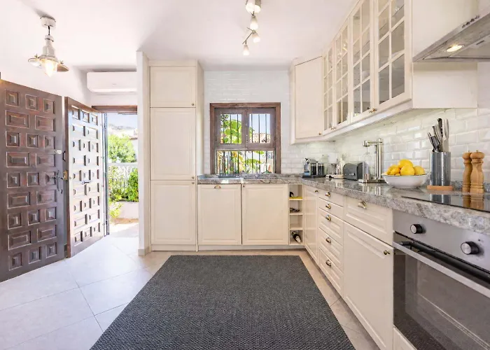 Casa Lavanda - With Sea Views, Private Terrace & Pool