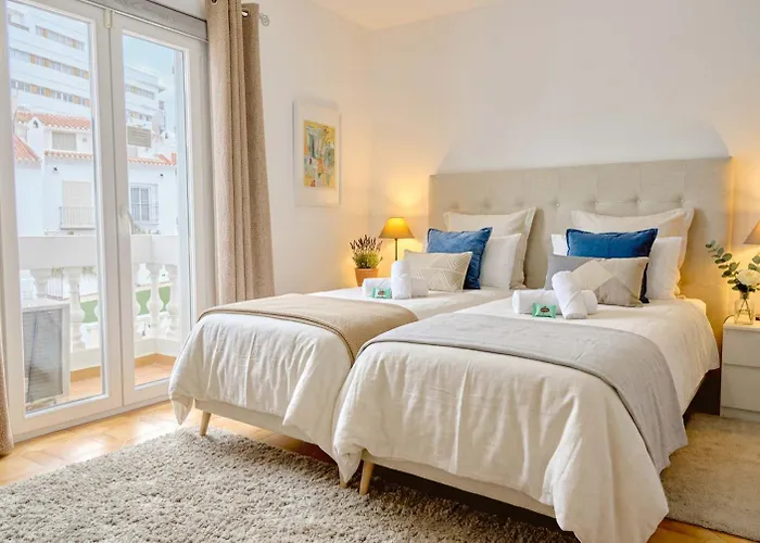 Casa Lavanda - With Sea Views, Private Terrace & Pool Nerja