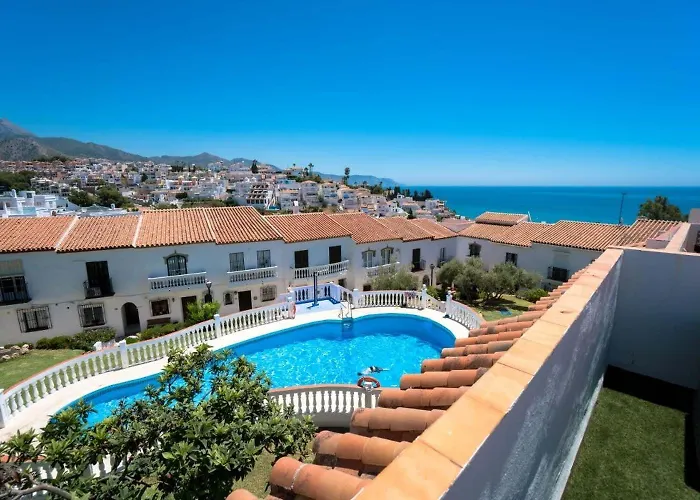 Dom wakacyjny Casa Lavanda - With Sea Views, Private Terrace & Pool