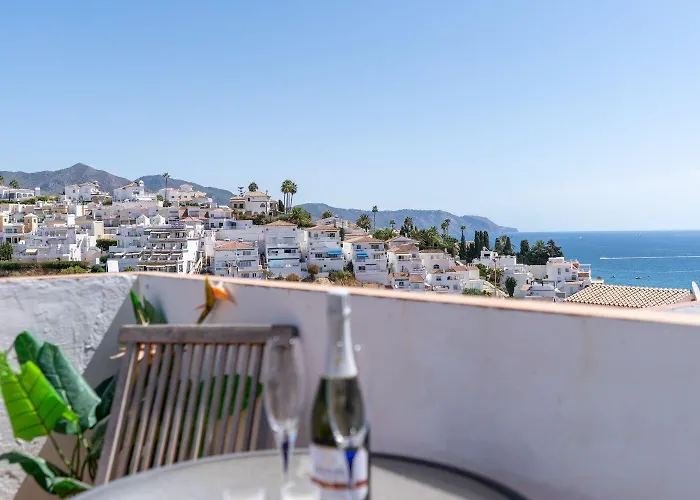 Dom wakacyjny Casa Lavanda - With Sea Views, Private Terrace & Pool *