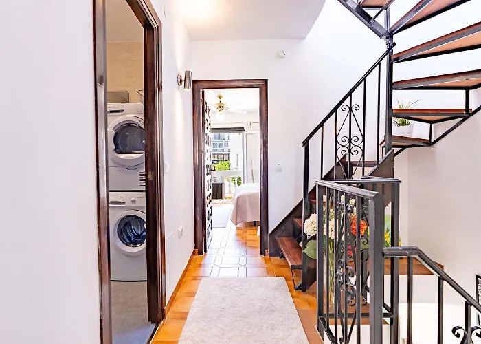 Holiday home Casa Lavanda - With Sea Views, Private Terrace & Pool *