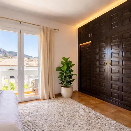 Casa Lavanda - With Sea Views, Private Terrace & Pool 네르하