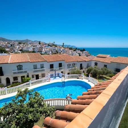 Feriehus Casa Lavanda - With Sea Views, Private Terrace & Pool